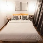 The Retreat - Heartwarming Fireplace 3-Room Apartment