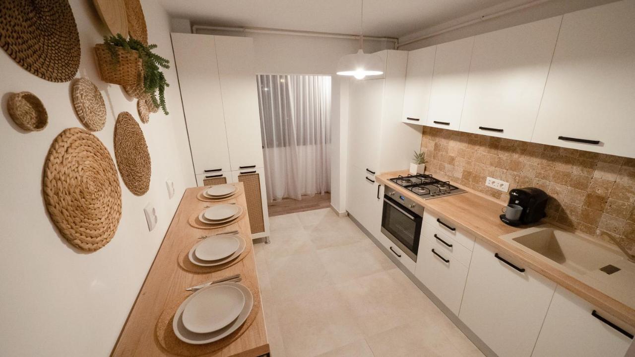 The Retreat - Heartwarming Fireplace 3-room Apartment Brașov