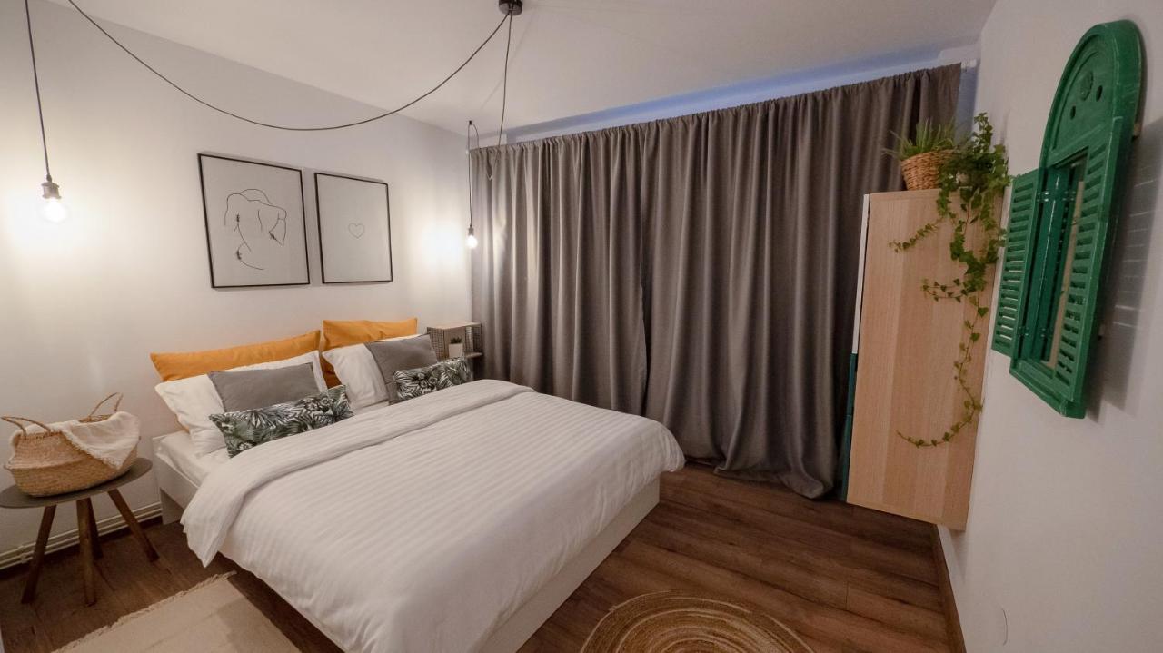 The Retreat - Heartwarming Fireplace 3-room Apartment *