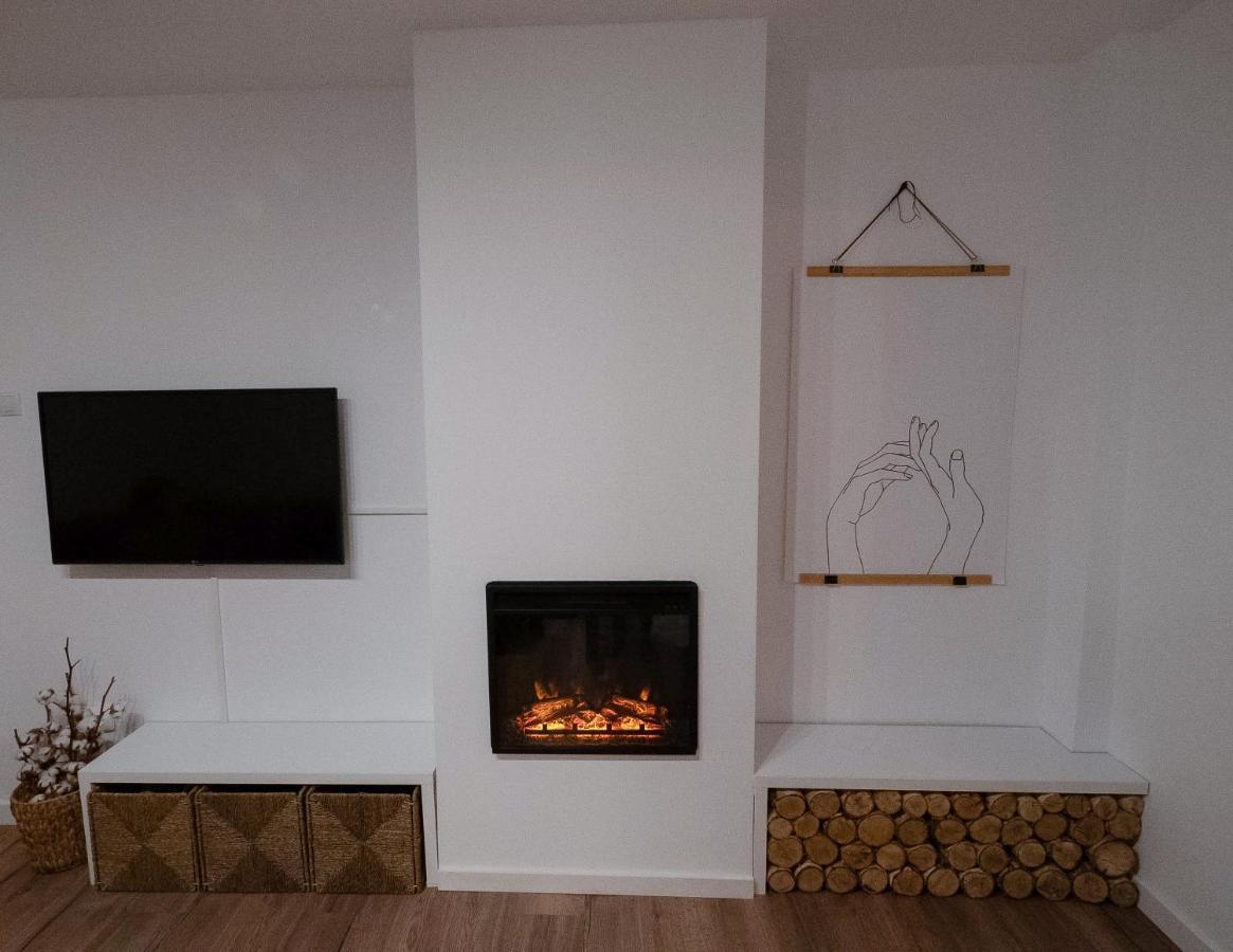 The Retreat - Heartwarming Fireplace 3-room Apartment Brașov